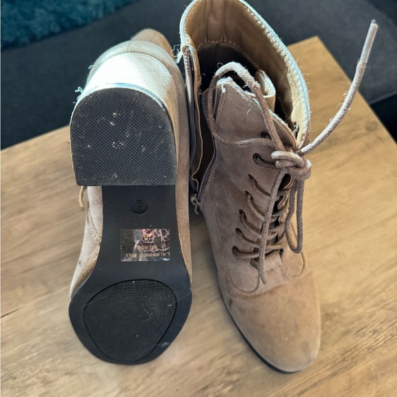 Used - Picture 2 of 5